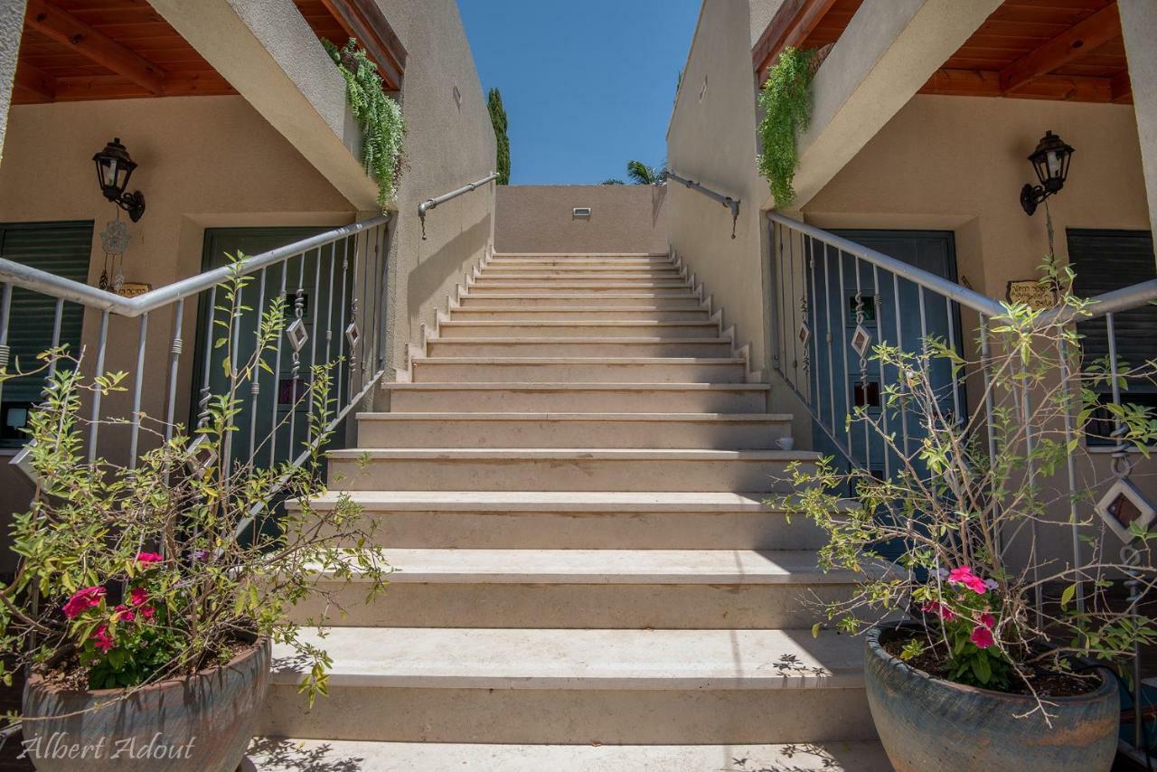 Tenebagolan Suites Zimmers Had Nes Exterior photo